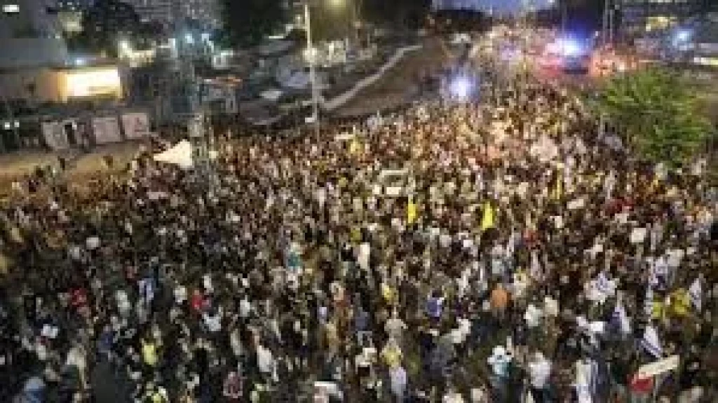 عاجل.. مظاهرات حاشدة تطالب برحيل بنيامين نتنياهو بتل أبيب