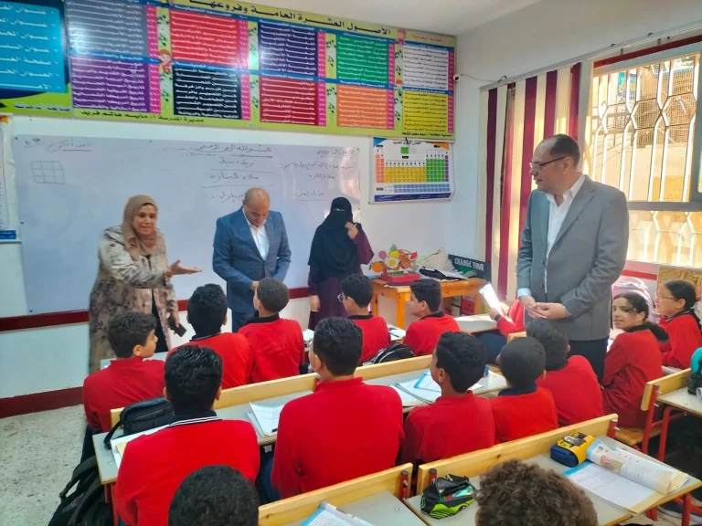 في ضوء متابعات مكتب الوزير بالمحافظات وتوجيهات الدكتور محمد عبد اللطيف.. وليد ماهر يتفقد سير الدراسة بمدرسة الجمالية الرسمية لغات بالدقهلية