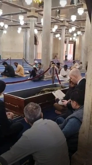 وصول جثمان  الدكتور أحمد عمر هاشم إلى الجامع الأزهر لإقامة صلاة الجنازة عقب صلاة الظهر