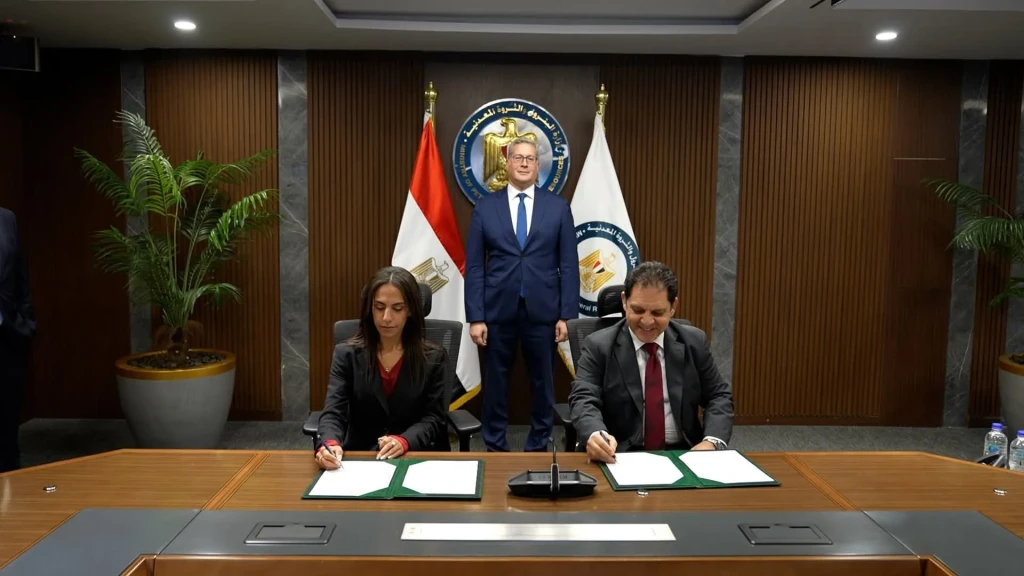 وزير البترول يشهد توقيع اتفاقية  مع القطاع الخاص المصري في مشروعات تصنيع الفوسفات