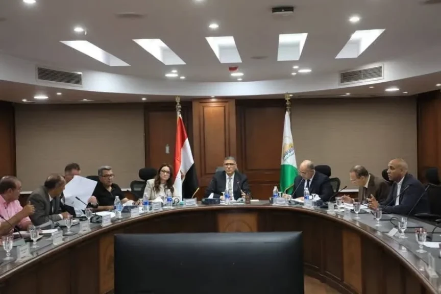 محافظ الجيزة يعقد اللقاء الأسبوعي لبحث شكاوى المواطنين