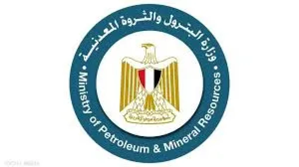 البترول تنفى الأخبار المتداولة بشأن زيادة أسعار البنزين غدًا
