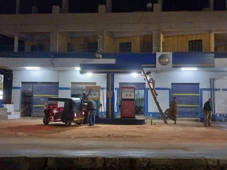 محافظ أسيوط: ضبط 3 محطات وقود بديروط لتجميع أكثر من 53 طن سولار وبنزين وبيعها بالسوق السوداء