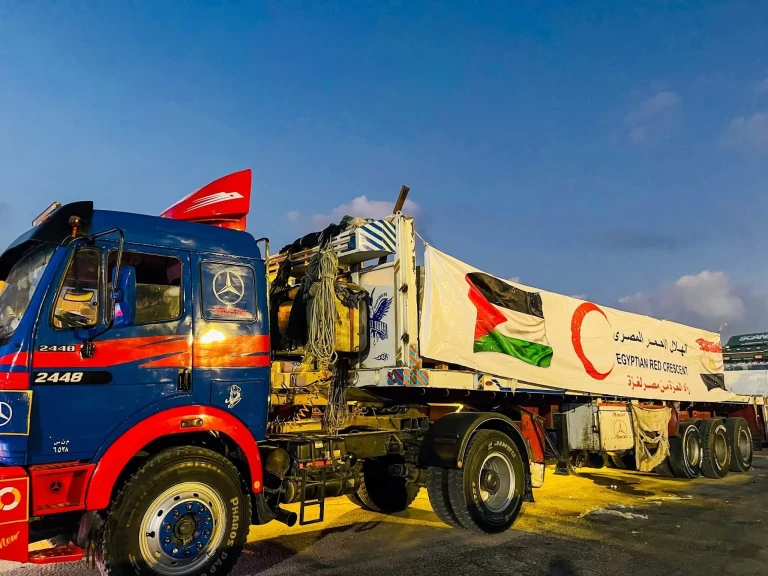 رئيس الهلال الأحمر بشمال سيناء : مليون طن مساعدات مصرية إلى غزة خلال 700 يوم عمل متواصل