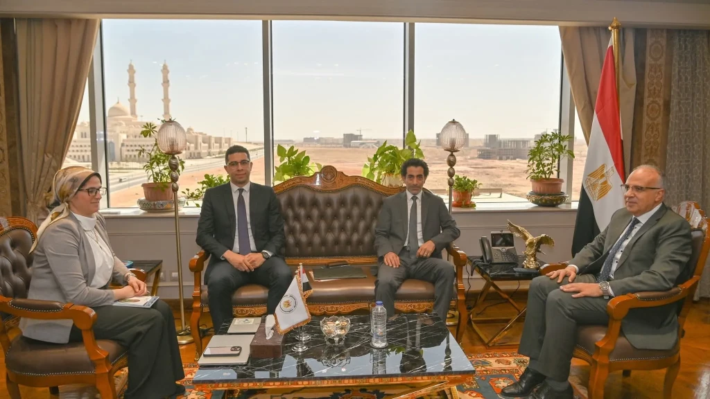 وزير الري يلتقى المدير التنفيذي للشبكة الإسلامية لتنمية وإدارة مصادر المياه