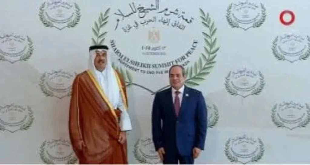 الرئيس السيسى يستقبل أمير قطر فور وصوله للمشاركة بقمة شرم الشيخ للسلام