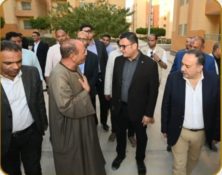 وزير الإسكان ومحافظ أسيوط يتفقدان محطة تنقية مياه الشرب وأعمال الطرق والمحاور بمدينة أسيوط الجديدة