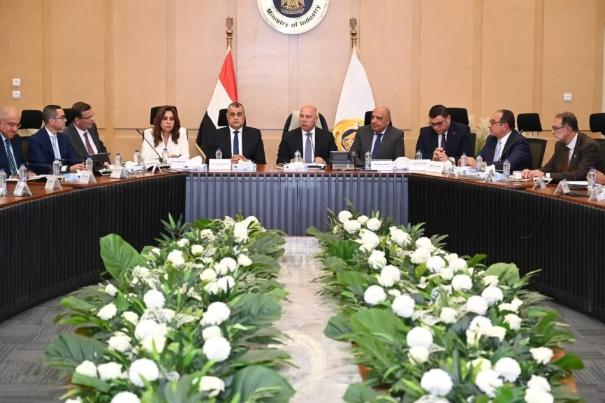 وزير الصناعة والنقل يترأس الاجتماع الثاني والثلاثين للمجموعة الوزارية للتنمية الصناعية