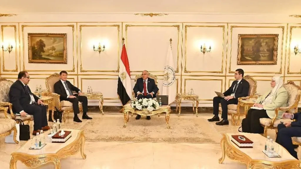 وزير الري يلتقى مدير عام المنظمة الإسلامية للأمن الغذائي ضمن فعاليات إسبوع القاهرة الثامن للمياه
