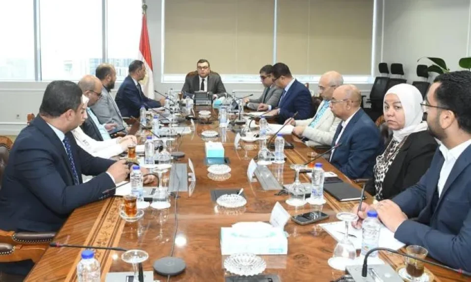 وزير الإسكان يتابع موقف تنفيذ وحدات مشروع ”ديارنا”