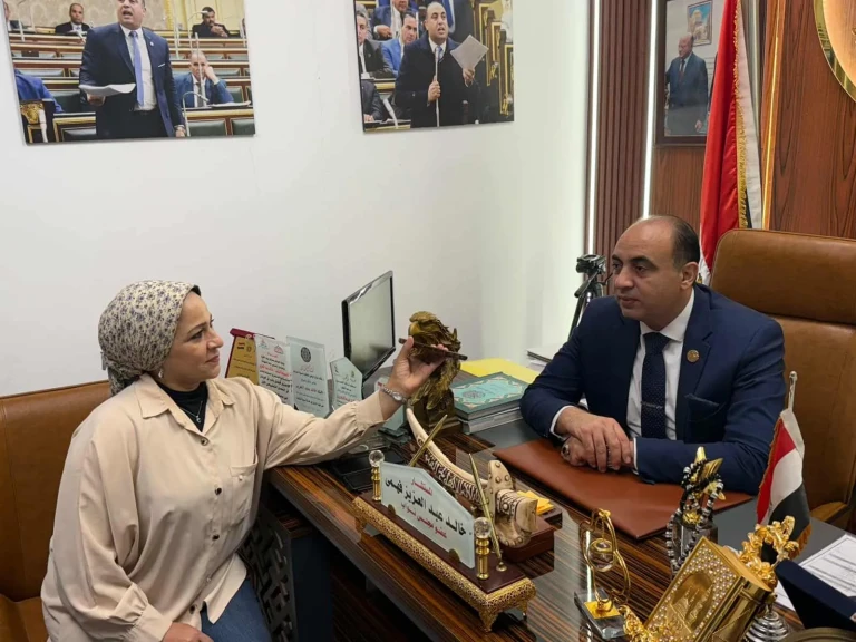 من البرلمان إلى الشارع.. المستشار خالد عبدالعزيز يؤكد: خدمة المواطن لا تحتاج كرسيًا