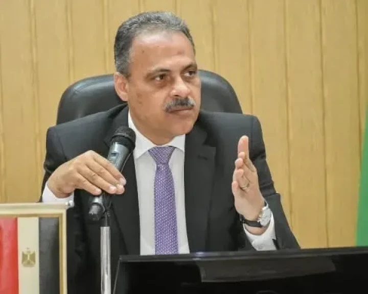 محافظ الشرقية يصدر حركة تنقلات بين نواب رؤساء مركزي مشتول السوق وكفر صقر ورؤساء الوحدات المحلية ويكلف سكرتير جديد لحي أول الزقازيق