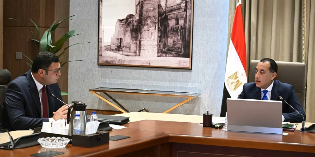 رئيس الوزراء يتابع موقف تنفيذ مختلف المشروعات بالمدن الجديدة