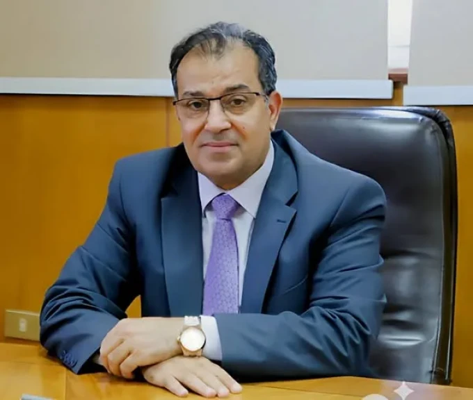 وزير التعليم العالي يهنئ رئيس جامعة قنا بقرار مجلس الوزراء تغيير اسم الجامعة