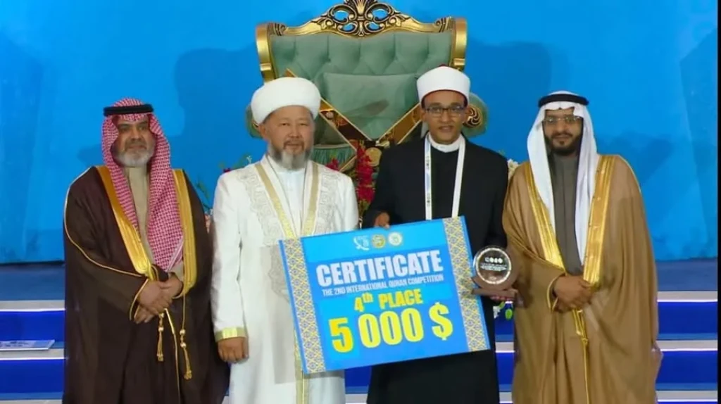 وزير الأوقاف يهنئ مرشح الأوقاف الفائز بالمركز الرابع في المسابقة الدولية لحفظ القرآن الكريم بأستانا