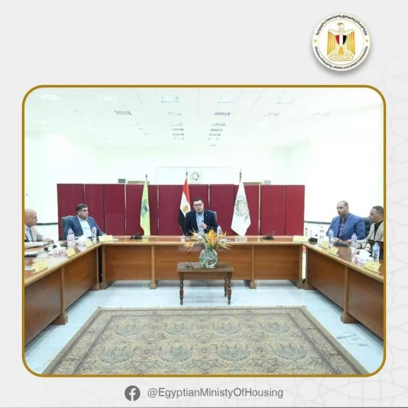 وزير الاسكان يعقد اجتماعا مع رؤساء أجهزة مدن العاشر من رمضان وحدائق العاشر من رمضان