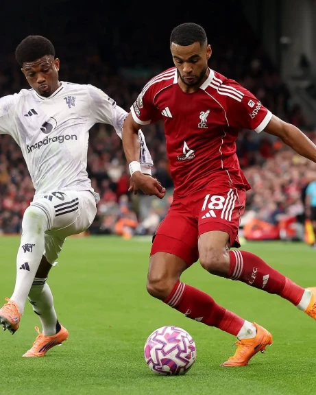 مانشستر يونايتد يفوز على ليفربول بثنائية بالدورى الانجليزي الممتاز