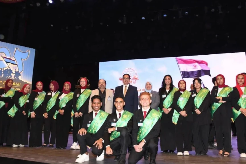 طلاب جامعة القاهرة يشاركون في الندوة التثقيفية ال 42 التي نظمتها القوات المسلحة بحضور رئيس الجمهورية