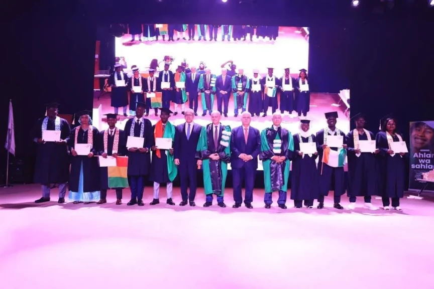 وزير التعليم العالي يشهد حفل تخرج الدفعة (19) من جامعة سنجور بالإسكندرية