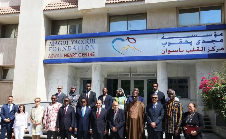 وزير الخارجية ومحافظ أسوان يزوران مركز مجدى يعقوب لجراحات القلب
