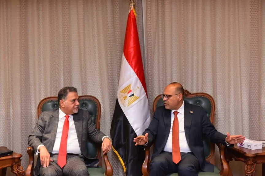وزير العمل يبحث مع النائب الأول لرئيس غرفة تجارة وصناعة قطر تعزيز التعاون بين البلدين