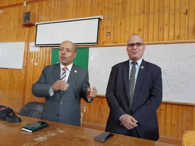 عميدا كليتي الزراعة والتربية للبنات بأسيوط يلتقيان طلابهما في حوار أبوي