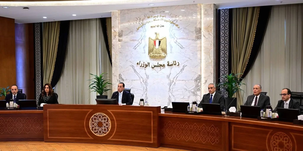 رئيس الوزراء يترأس اجتماع مجلس المحافظين