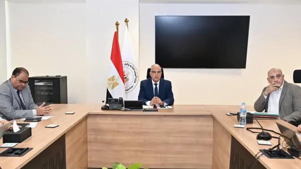وزير الري يتابع موقف المشروع القومى لضبط النيل