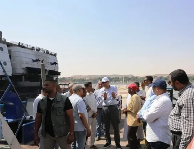 محافظ أسوان يتفقد مرسى عبارة قرية غرب أسوان