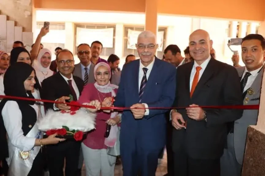 رئيس جامعة المنوفية يفتتح ٤ مدرجات بعد تجديدها بالكامل بكلية الهندسة ويتفقد معرضاً لمشروعات الطلاب