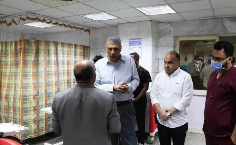 محافظ أسوان يطمئن على الحالة الصحية لطلاب جامعة بنها المصابين فى حادث طريق أبو سمبل