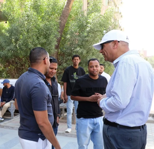 محافظ أسوان يتفقد مشروع تطوير وتوسعة طريق السادات