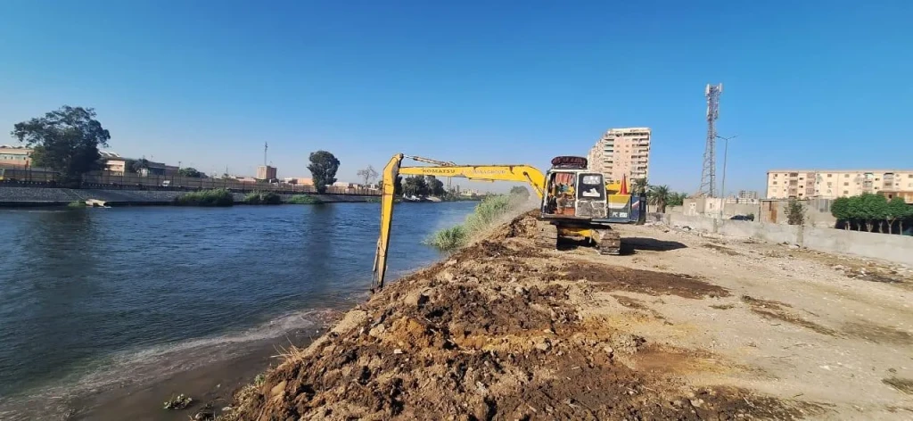 محافظ القليوبية يُتابع إزالة مخالفة ردم وقطع بجسر ترعة الإسماعيلية بشبرا الخيمة