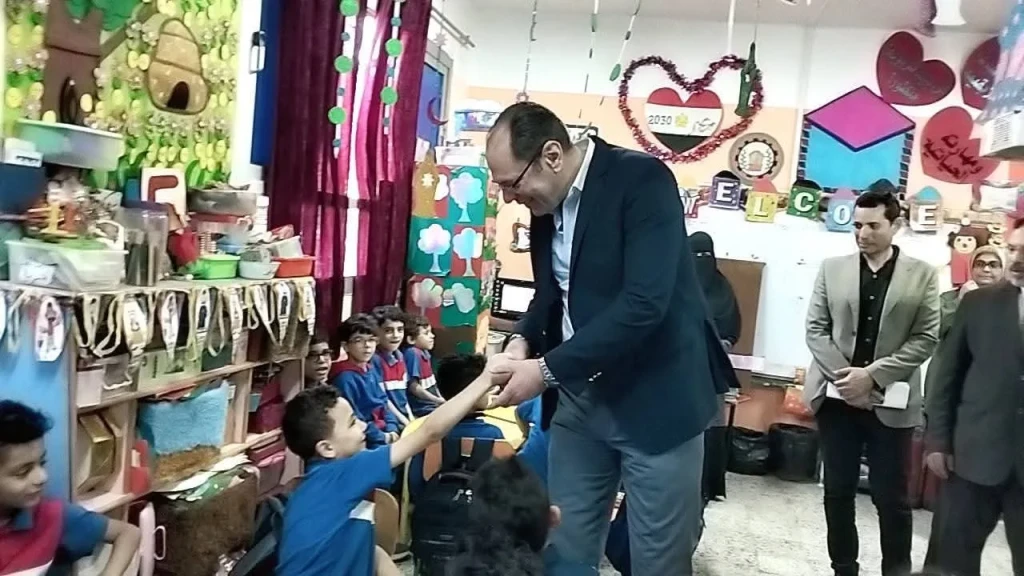 وليد ماهر يجوب مدارس شرق المنصورة لمتابعة الانضباط وجودة الأداء التعليمي