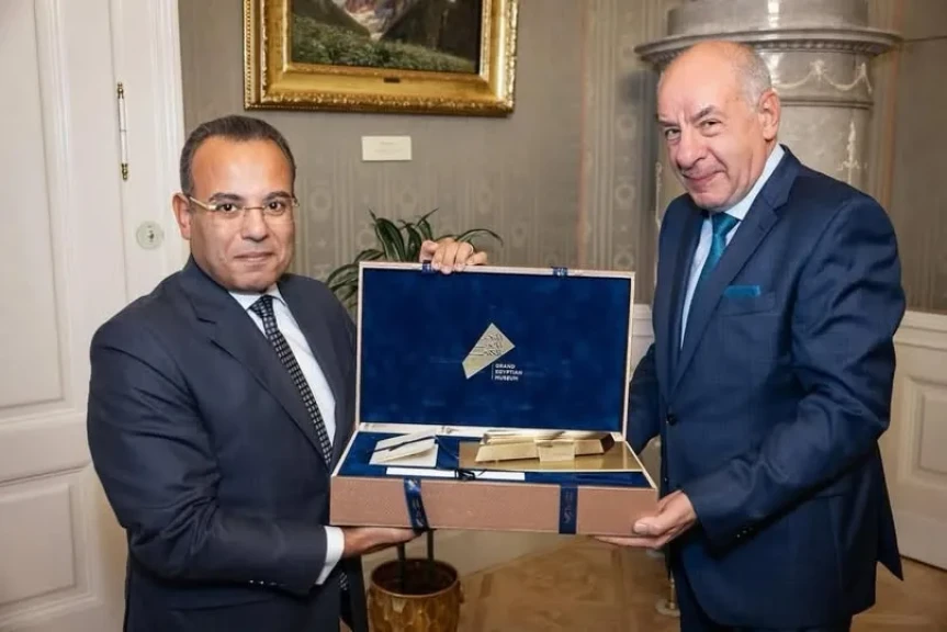 سفير مصر ببودابست يسلم الرئيس المجري دعوة من الرئيس السيسي لحضور حفل افتتاح المتحف المصري الكبير