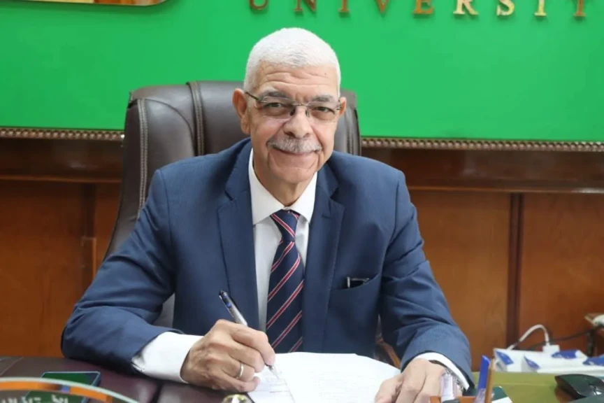 رئيس جامعة المنوفية يعقد اجتماعًا أون لاين بالعمداء