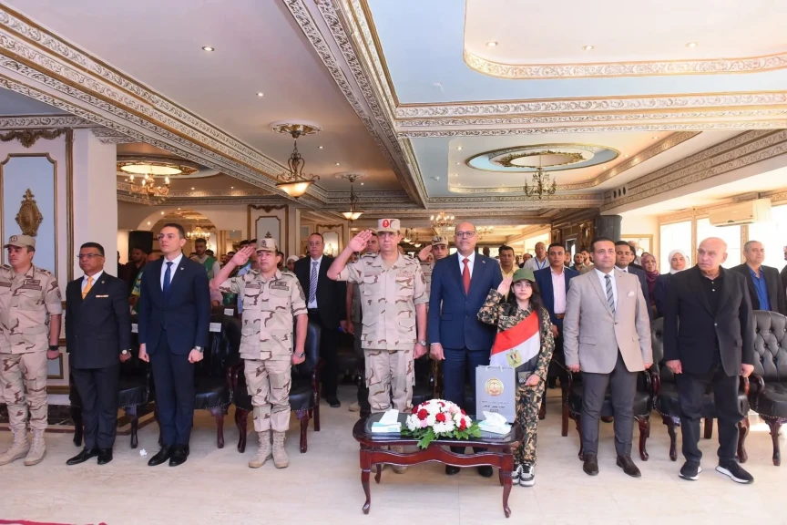 وزارة العمل تنظم ندوة تثقيفية لعمال العاشر من رمضان بالتعاون مع القوات المسلحة