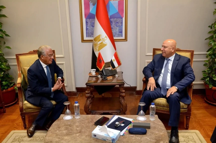 وزير الصناعة والنقل يبحث مع سفير المغرب بالقاهرة سبل تعزيز أطر التعاون