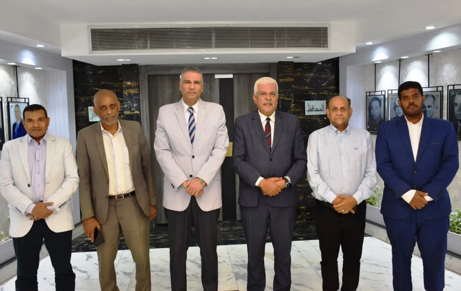 محافظ أسوان بلتقي نقيب الزراعيين محافظ أسوان بلتقي نقيب الزراعيين
