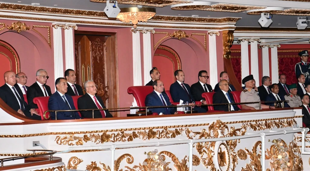الرئيس السيسي باحتفالية وطن السلام: النصر لا يتحقق فقط بقوة الجيش بل... الرئيس السيسي باحتفالية وطن السلام: النصر لا يتحقق فقط بقوة الجيش بل بإرادة الشعب