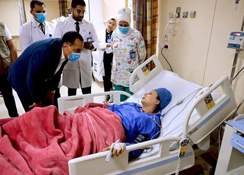 رئيس الوزراء يتفقد مستشفى دار صحة المرأة والطفل رئيس الوزراء يتفقد مستشفى دار صحة المرأة والطفل