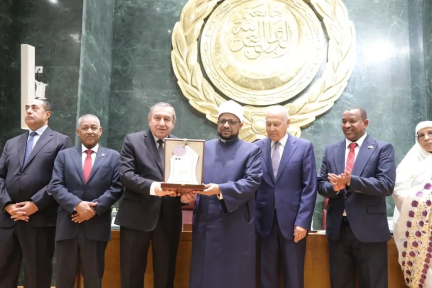 أمين «البحوث الإسلامية» يشارك في تكريم مبادرة «إسناد السودانيين في الحروب والكوارث» أمين «البحوث الإسلامية» يشارك في تكريم مبادرة «إسناد السودانيين في الحروب والكوارث»