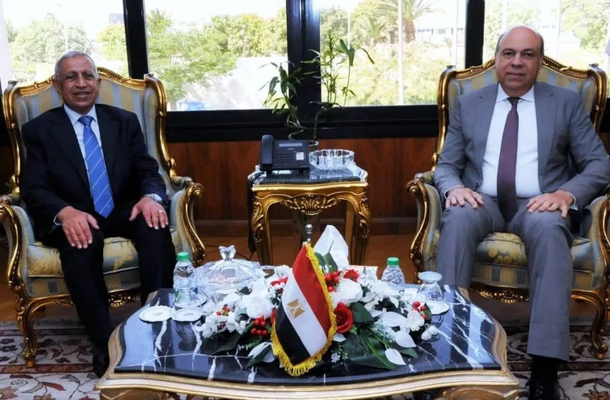 وزير الطيران المدني يلتقي رئيس الأكاديمية العربية للعلوم والتكنولوجيا والنقل البحري وزير الطيران المدني يلتقي رئيس الأكاديمية العربية للعلوم والتكنولوجيا والنقل البحري