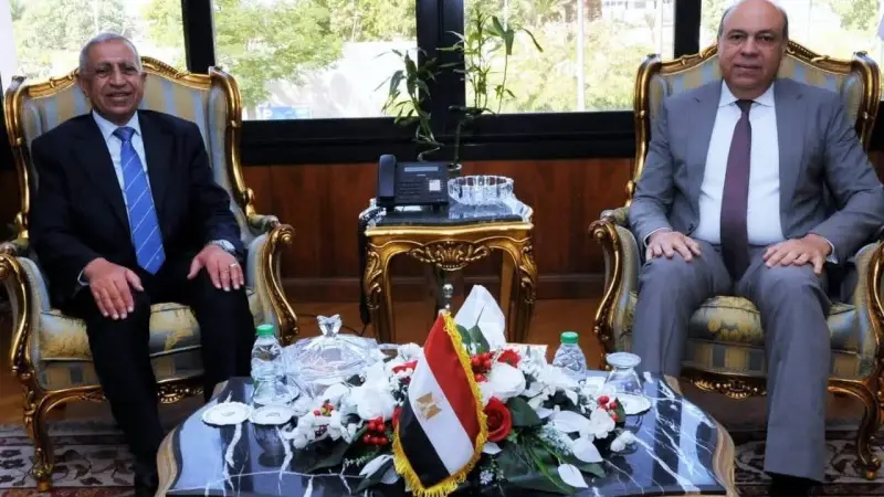 وزير الطيران المدني يلتقي رئيس الأكاديمية العربية للعلوم والتكنولوجيا والنقل البحري وزير الطيران المدني يلتقي رئيس الأكاديمية العربية للعلوم والتكنولوجيا والنقل البحري