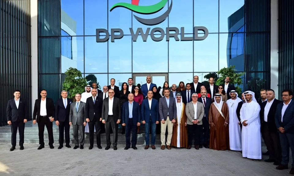 رئيس الوزراء يفتتح مستودع موانئ دبي العالمية ”مصر للخدمات اللوجستية” في ختام... رئيس الوزراء يفتتح مستودع موانئ دبي العالمية ”مصر للخدمات اللوجستية” في ختام جولته بمنطقة السخنة المتكاملة