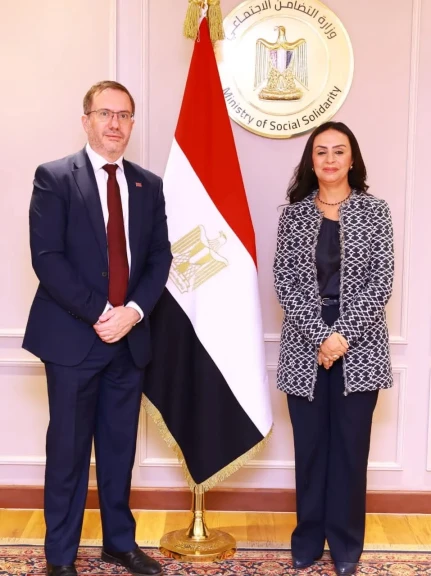وزيرة التضامن الاجتماعي تلتقي سفير المملكة المتحدة بالقاهرة وزيرة التضامن الاجتماعي تلتقي سفير المملكة المتحدة بالقاهرة