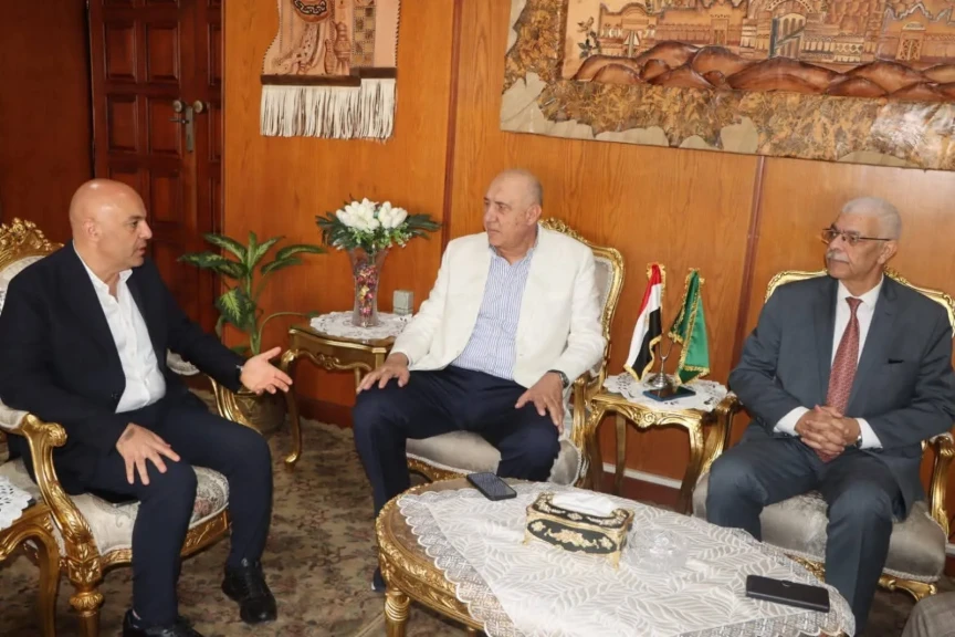 رئيس جامعة المنوفية يلتقي وفد من رجال الأعمال رئيس جامعة المنوفية يلتقي وفد من رجال الأعمال