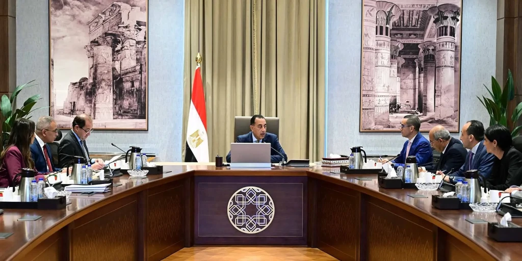 رئيس الوزراء يستعرض الفرص الاستثمارية المُقرر طرحها خلال المرحلة المقبلة وملفات التعاون... رئيس الوزراء يستعرض الفرص الاستثمارية المُقرر طرحها خلال المرحلة المقبلة وملفات التعاون مع الدول العربية الشقيقة