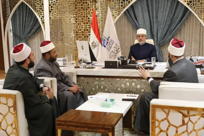 مفتي الجمهورية يجتمع بمدير مركز الإمام الليث بن سعد لفقه التعايش مفتي الجمهورية يجتمع بمدير مركز الإمام الليث بن سعد لفقه التعايش