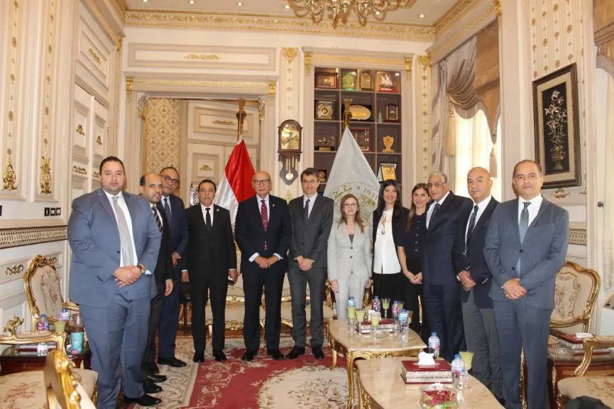 المدير الإقليمي لمجوعة مصر واليمن وجيبوتي بالبنك الدولي في ضيافة محكمة النقض المدير الإقليمي لمجوعة مصر واليمن وجيبوتي بالبنك الدولي في ضيافة محكمة النقض